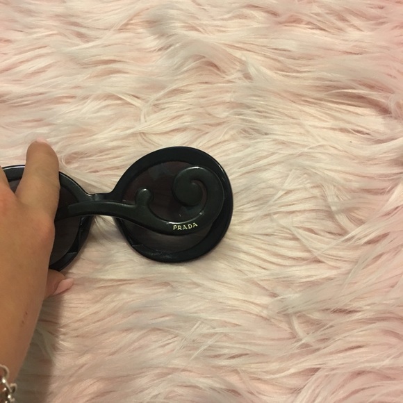 Prada sunglasses - Picture 2 of 4